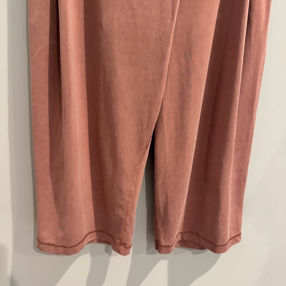 Lululemon Wide Leg High Rise Crop Pants in Spiced Chai, Size 4 - Picture 9 of 13